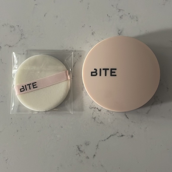Bite Beauty Changemaker pressed powder in Medium shade (used-barely) - Picture 7 of 12